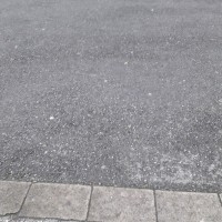 T R