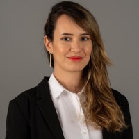 Flávia D.