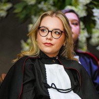 Isabelle Outeiro Leque