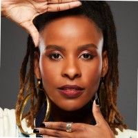 Monique EvelleMonique Evelle is an Influencer