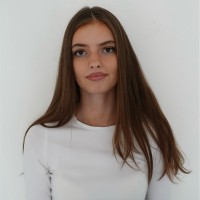 Mia Harcourt