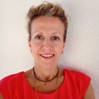 Αθηνά Δούζη