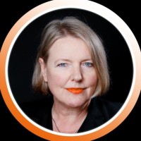 Simone May