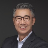 Y.U. (YONG-UK 李容郁） LEE