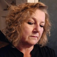 Yvonne V.D Hout