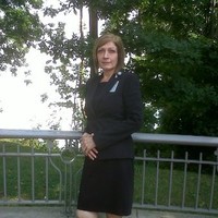 Anne Szuroczki