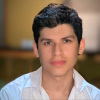 Junior Briones Carreño