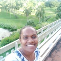Norah Claudine Apie