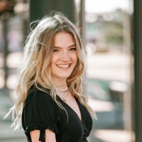 Olivia Manske