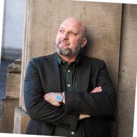 Henrik W Petersen
