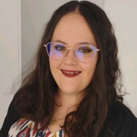 María R.