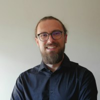 Dr. Julian Axenfeld