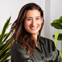 Hayley Bay BarnaHayley Bay Barna is an Influencer