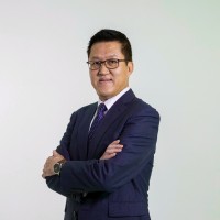 Julian (Jung Gil) Lee