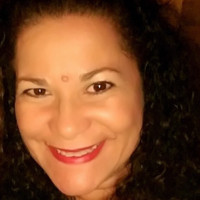 Elaine Molina