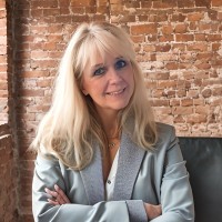 Shelly Strickland, Cip