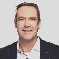 Dr. Ralf J.B. van der Meij