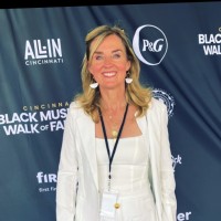 Kirsten Holmes