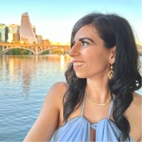 Nika Akhavan Mendoza