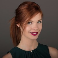 Éva J.
