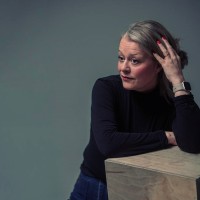 Ester Auf der Mauer
