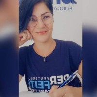Andreia Regina Della