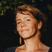 Joyce Vanes