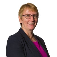 Caroline Peters
