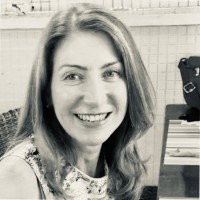 Márcia  C B Rezende