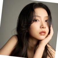 张静依