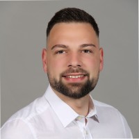 Dennis Manav
