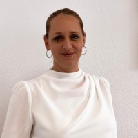 Yvonne Lenz