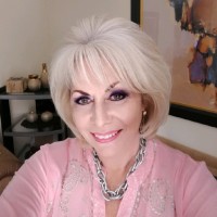 Jolanda H.