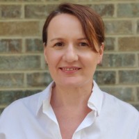Oonagh Zeches