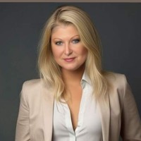 Alicia M Lowe