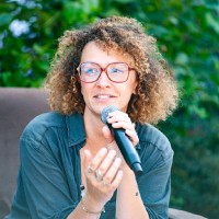 Bettina Zourli (elle)