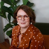 Annette English