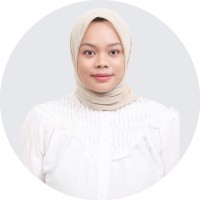 Nadhira N.