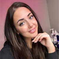 Katie Gustavson, Le