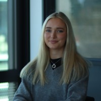 Julia Leonard