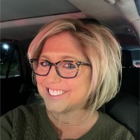 Kelly Lynch