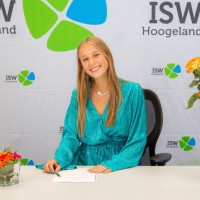 Laura Van Den Bos