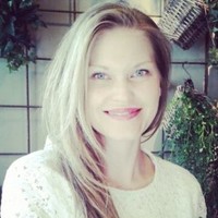 Mona R. Holtet