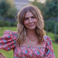 Lizzie M.