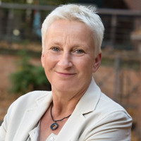 Claudia Taeter