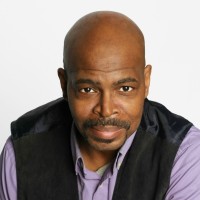 Willie D Davis, IV