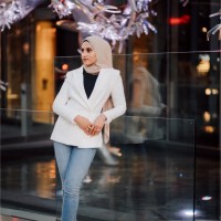 Saba Khan, Mba