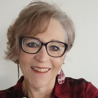 Debbie Toavs