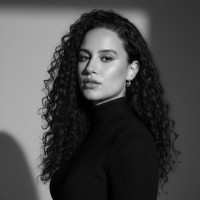 Vivian Gomes