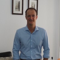 Dr. Simon Lee
